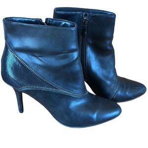 Kelly and Katie Black heeled ankle moto boots zipper accent stiletto size 6.5